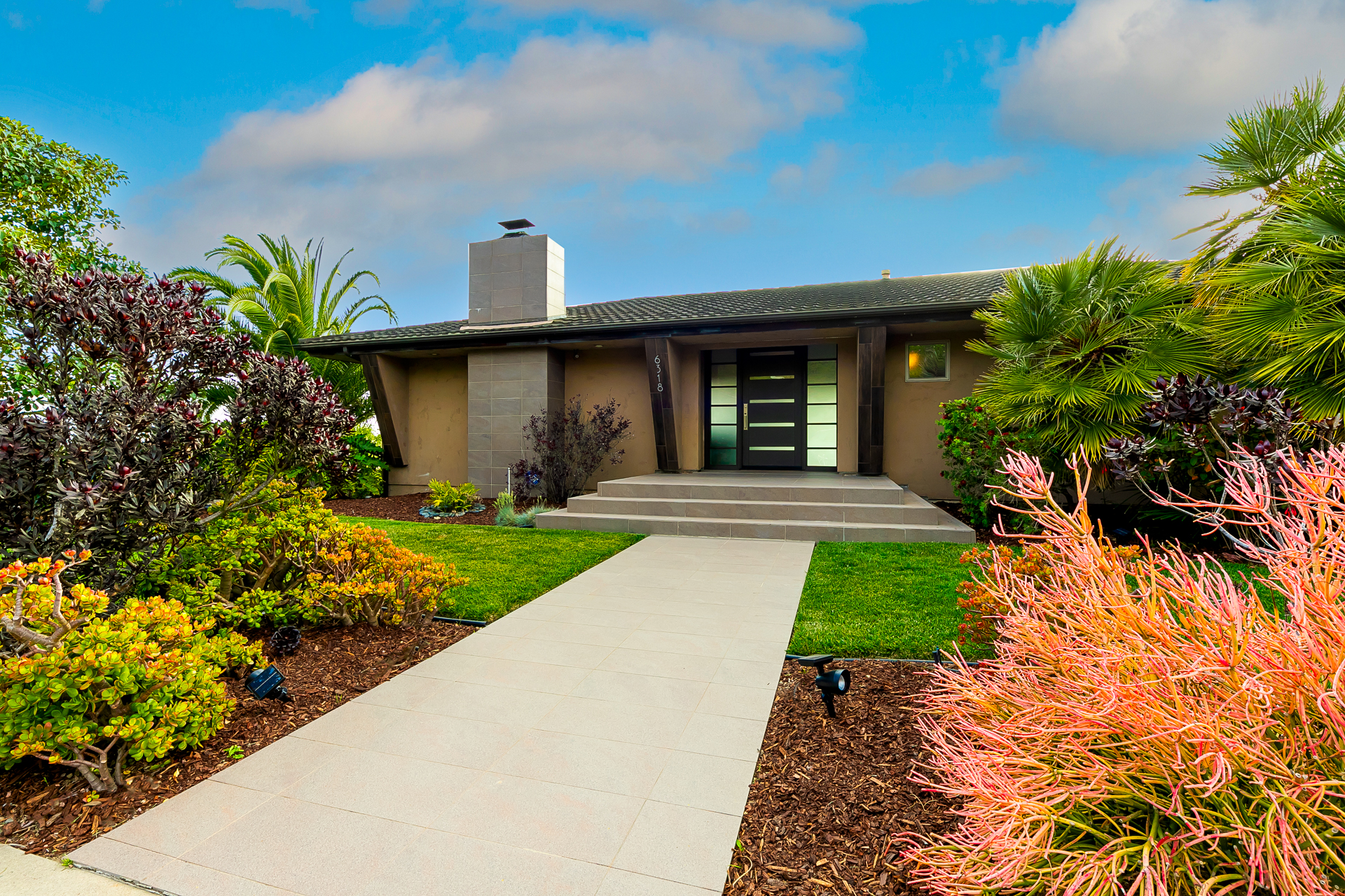 240503_6318CastejonDr-13