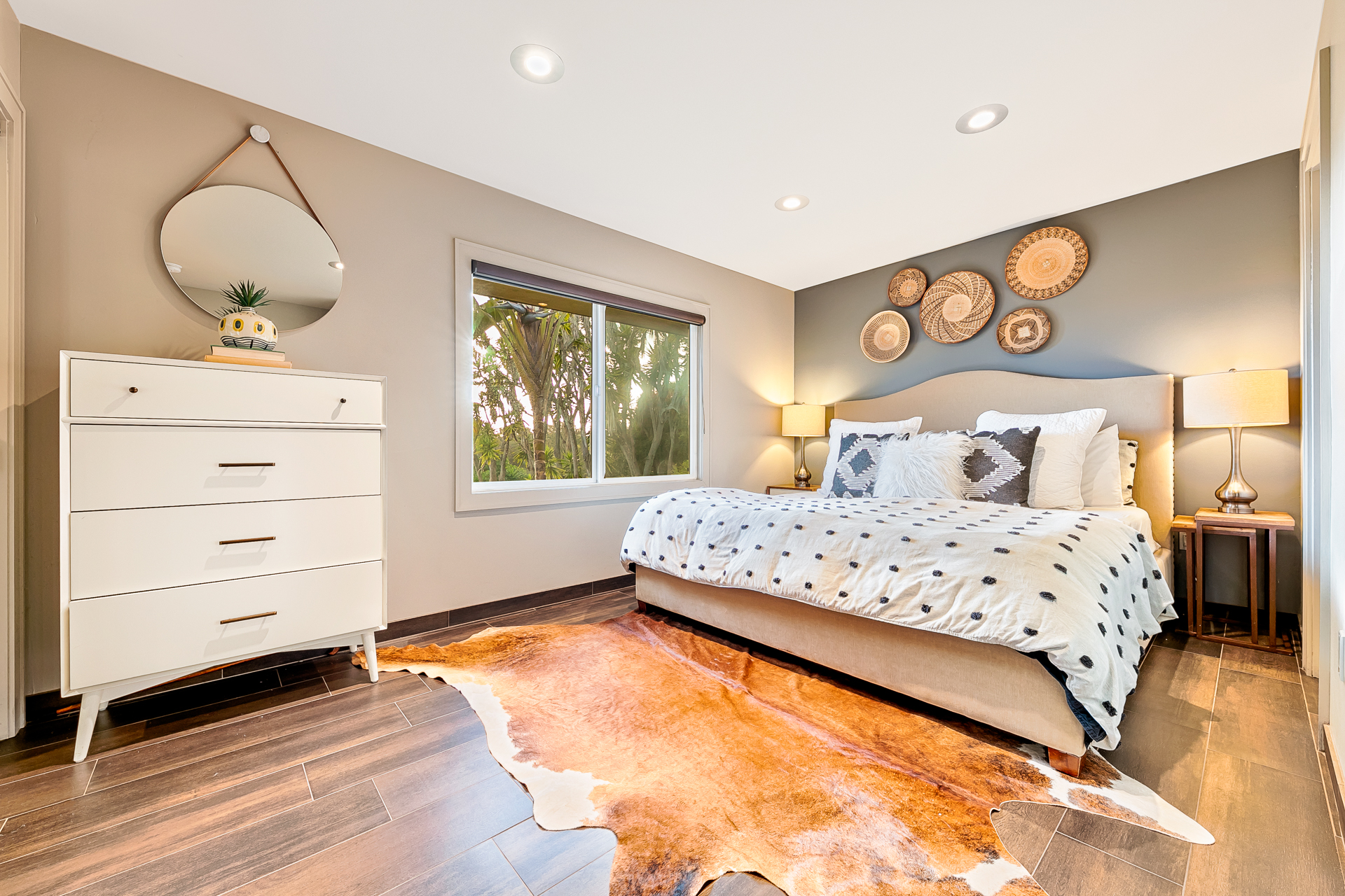 240503_6318CastejonDr-49