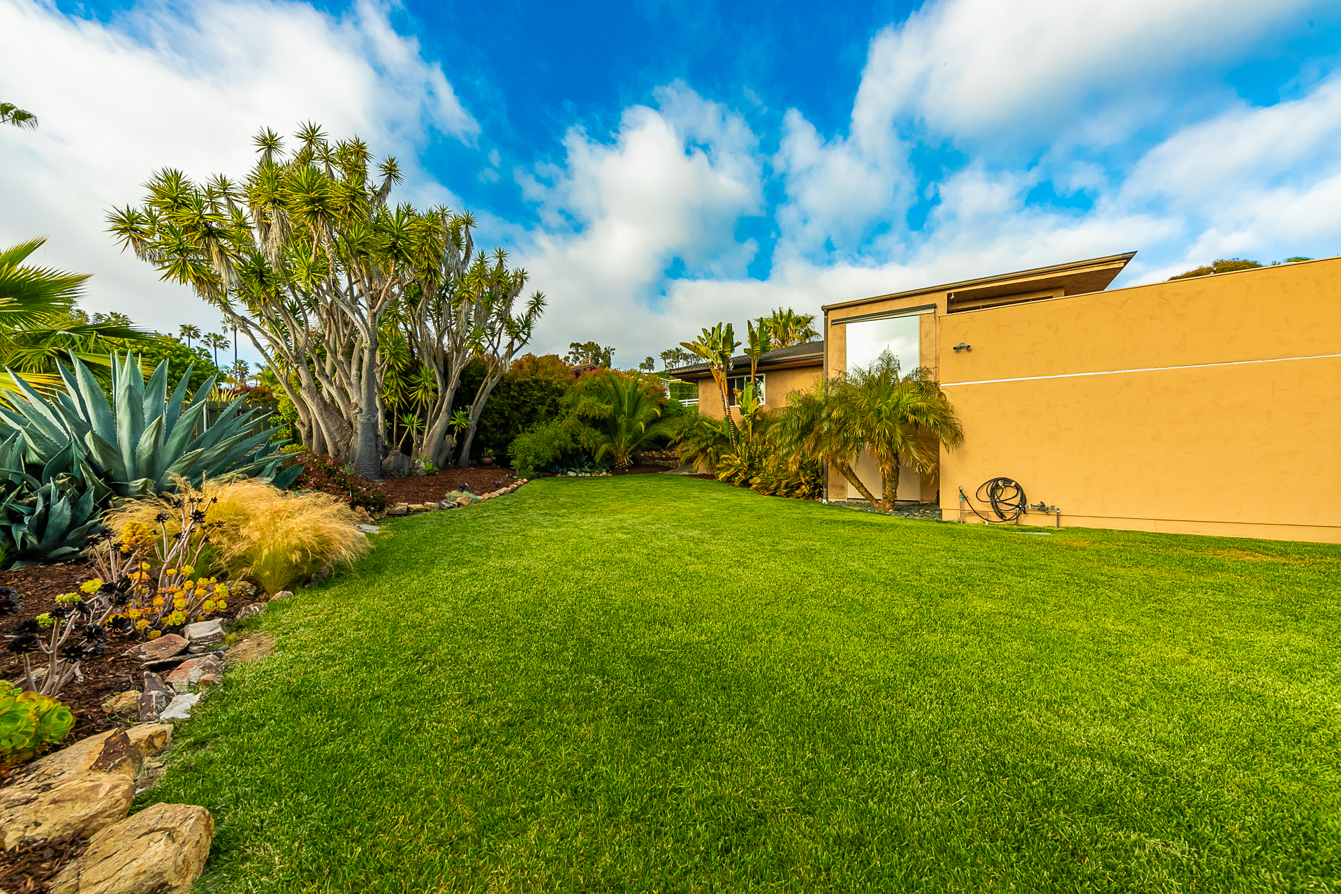 240503_6318CastejonDr-68